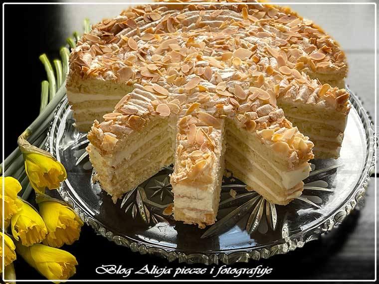 Tort z kwaśną śmietaną