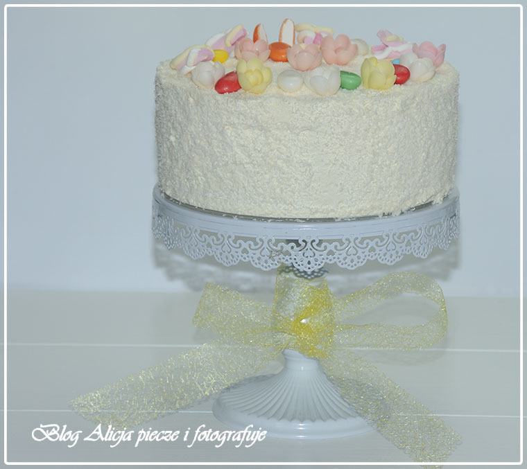 Brzoskwiniowy tort z kremem kokosowym