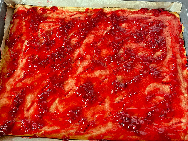 Krajanka migdałowa z bezą