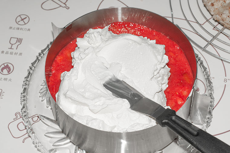 Rabarbarowy - tort - truskawkowy