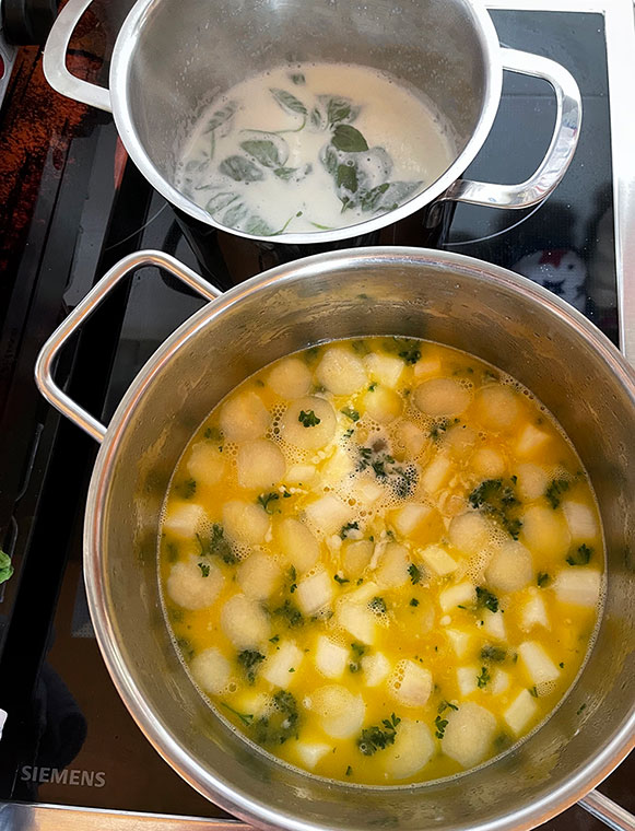 Szparagowa zupa - krem z mleczną pianką