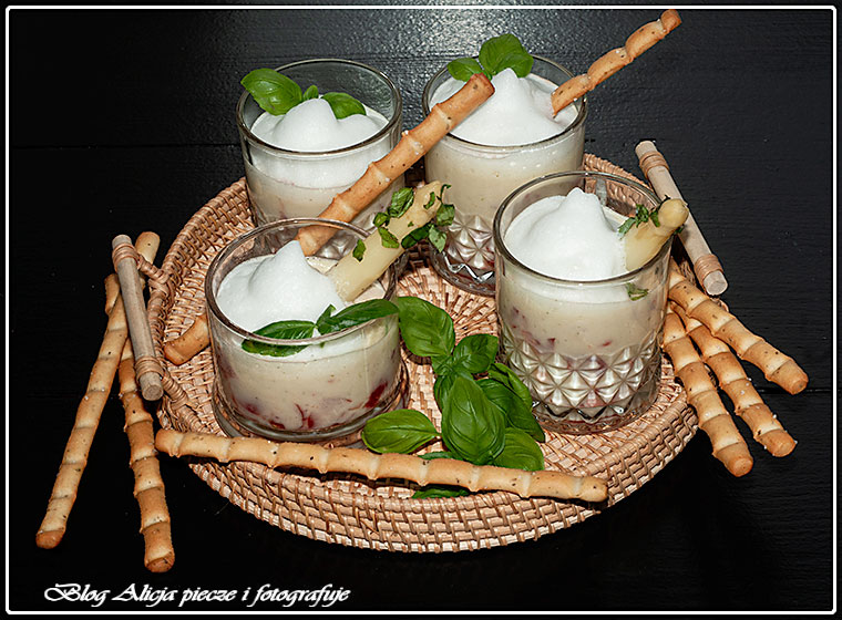 Szparagowa zupa - krem z mleczną pianką