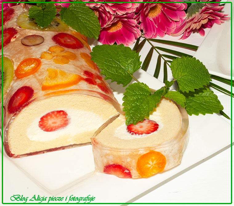Rolada truskawkowa w galaretce