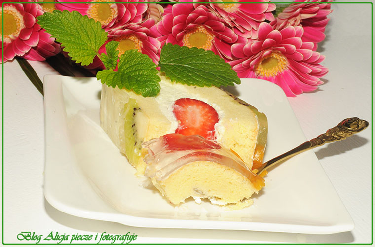 Rolada truskawkowa w galaretce