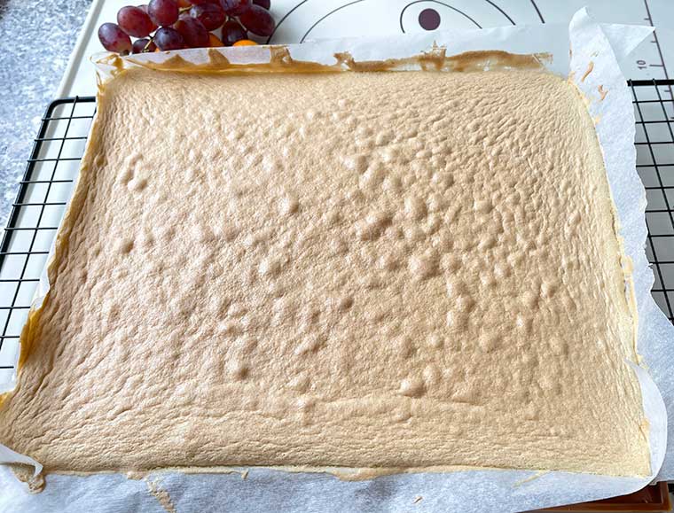 Rolada truskawkowa w galaretce