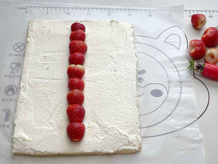 Rolada truskawkowa w galaretce