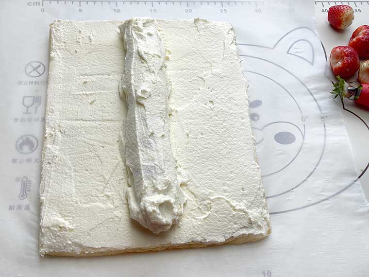 Rolada truskawkowa w galaretce