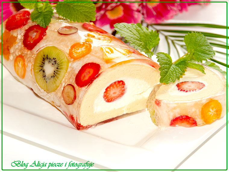 Rolada truskawkowa w galaretce