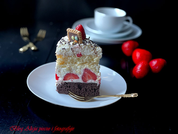 Truskawkowy tort na Dzień Matki