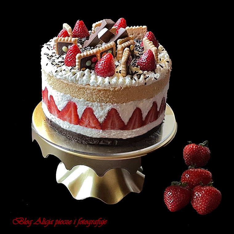Truskawkowy tort na Dzień Matki
