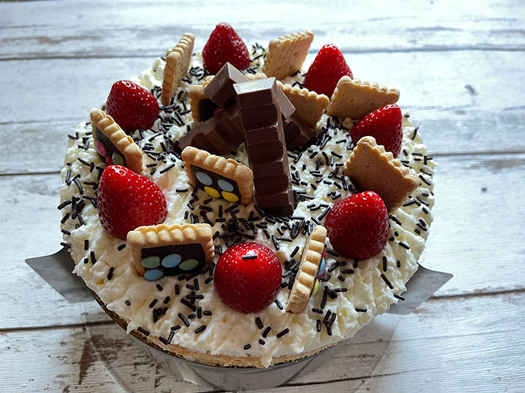 Truskawkowy tort na Dzień Matki