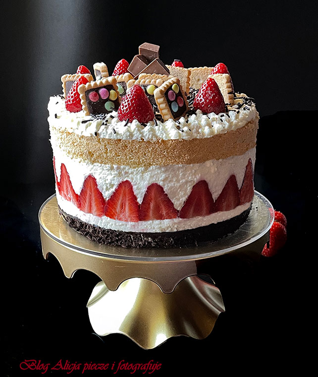 Truskawkowy tort na Dzień Matki