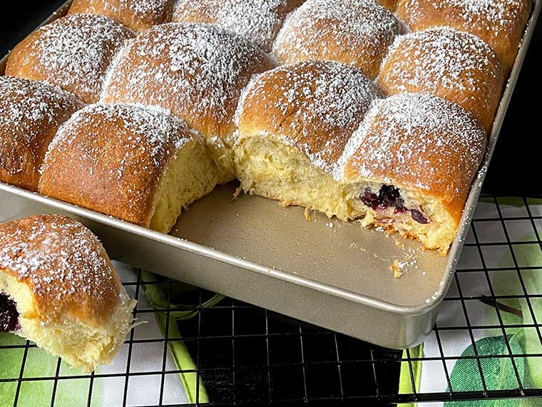 Heidelbeer-Buchteln - czyli bułeczki jagodowe