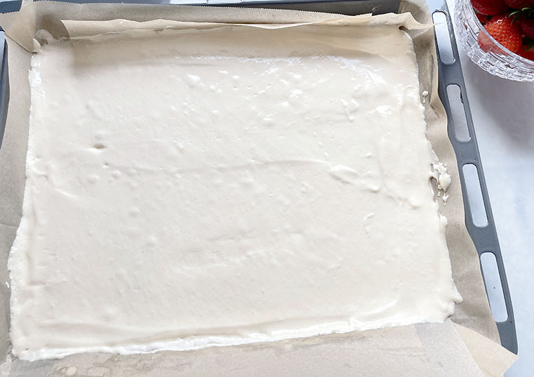 Rolada biszkoptowa z truskawkami