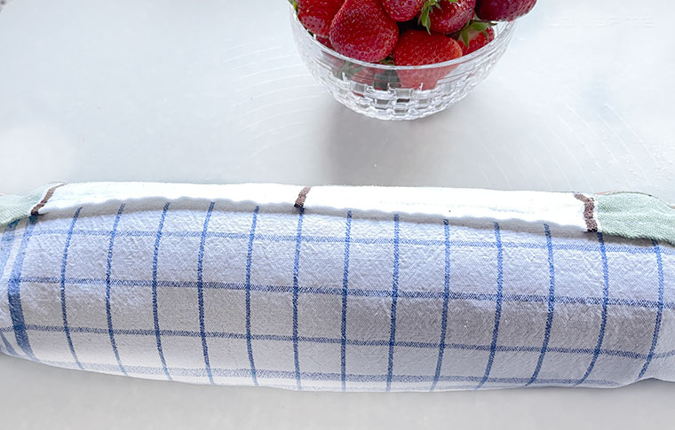 Rolada biszkoptowa z truskawkami