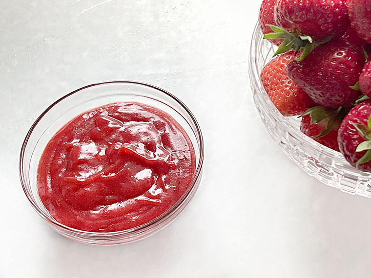 Rolada biszkoptowa z truskawkami