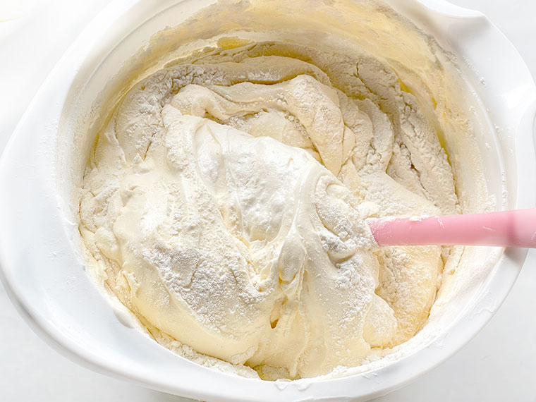 Rolada biszkoptowa z truskawkami