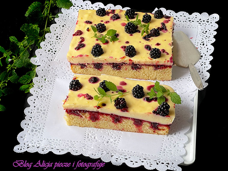 Jeżynowe ciasto z budyniem