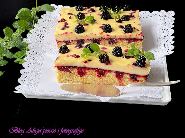 Jeżynowe ciasto z budyniem