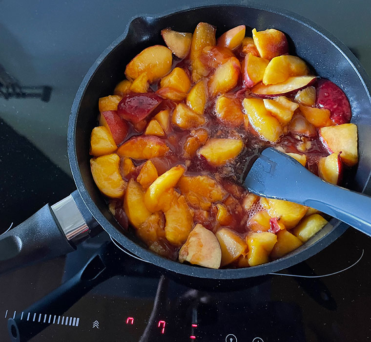 Morelowo - brzoskwiniowe ciasto miodowe