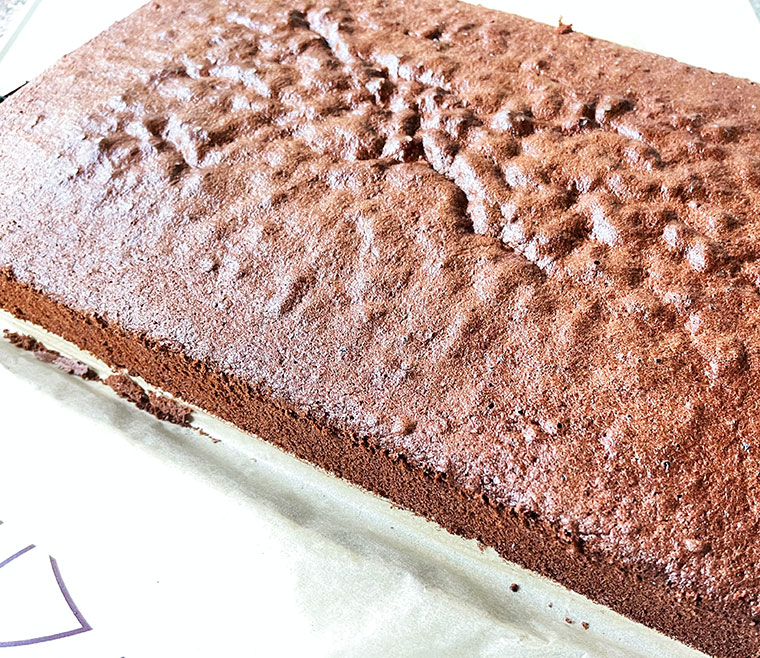 biszkopt do tortu czekoladowo-karmelowego