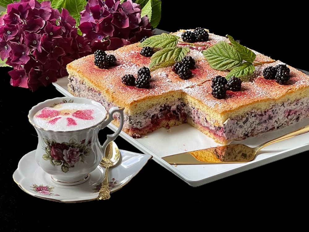 Biszkoptowe ciasto jeżynowe -straciatella