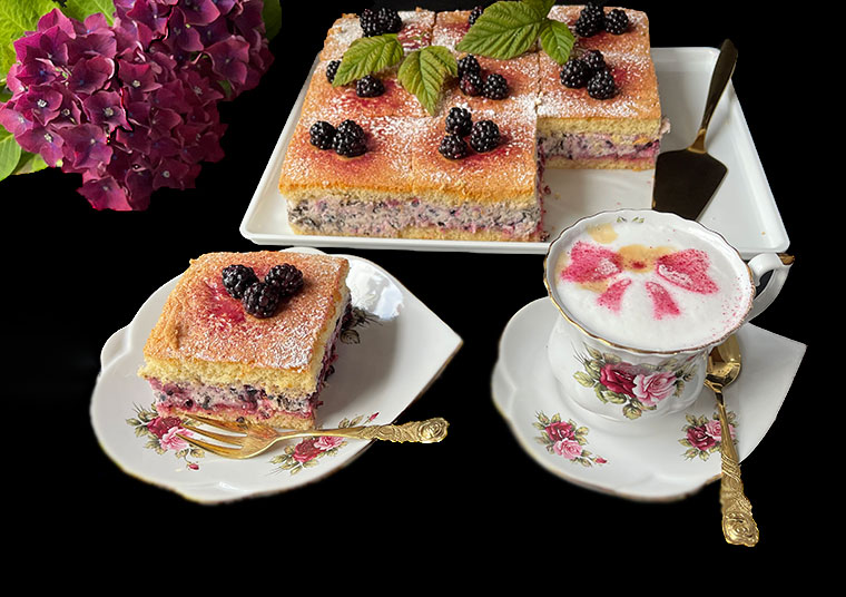 Biszkoptowe ciasto jeżynowe - straciatella