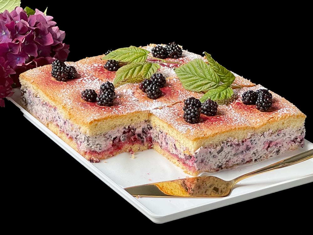 Biszkoptowe ciasto jeżynowe -straciatella