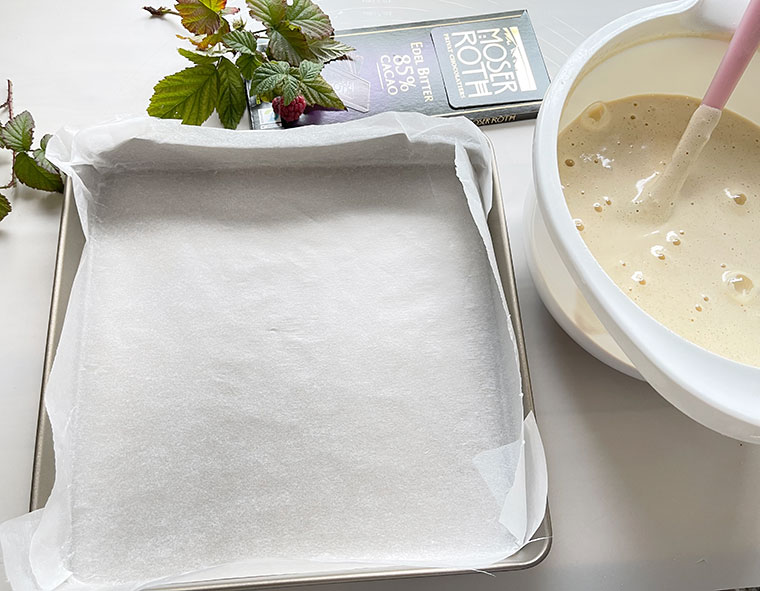 Biszkoptowe ciasto jeżynowe - straciatella