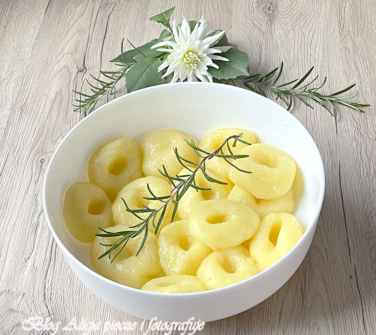 Kluski śląskie z klopsami