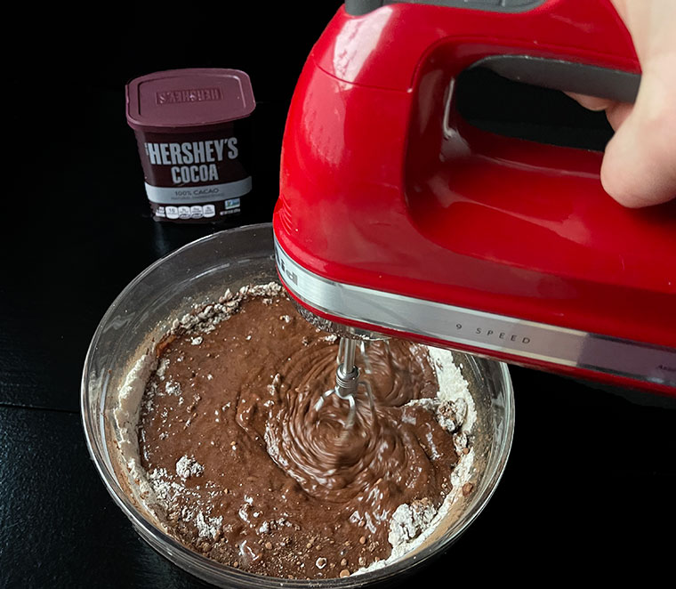 Tort mocno czekoladowy urodzinowy