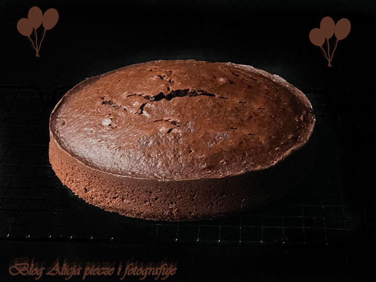 Tort mocno czekoladowy urodzinowy