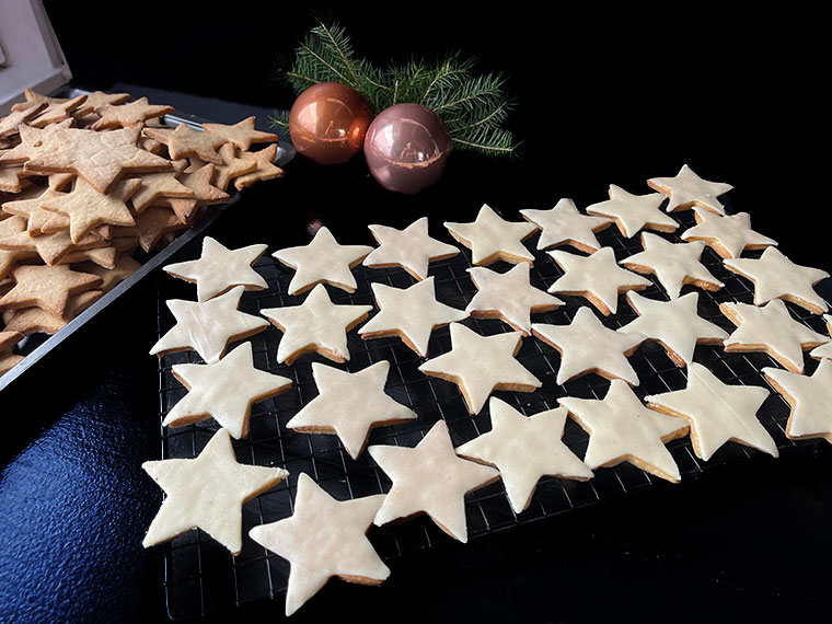 Marcepanowe gwiazdki orzechowe