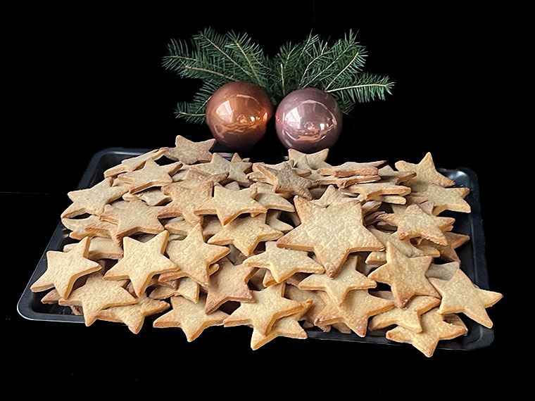 Marcepanowe gwiazdki orzechowe