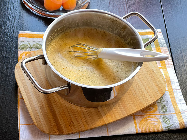 Morelowo - migdałowe ciasto z kremem