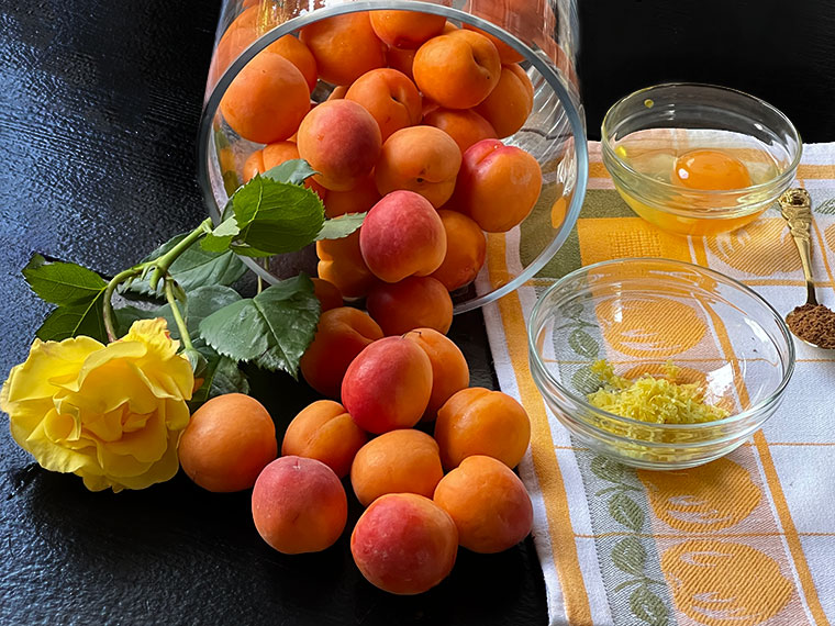 Morelowo - migdałowe ciasto z kremem