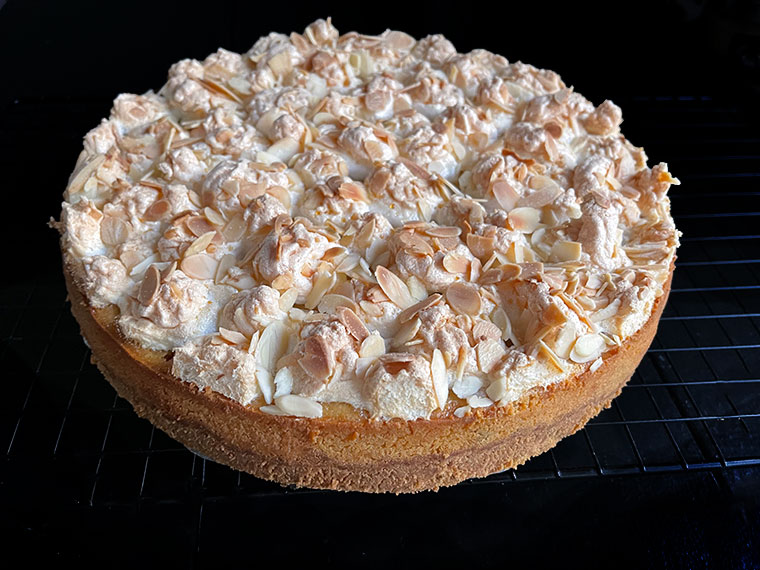 Pomarańczowe ciasto z bezą