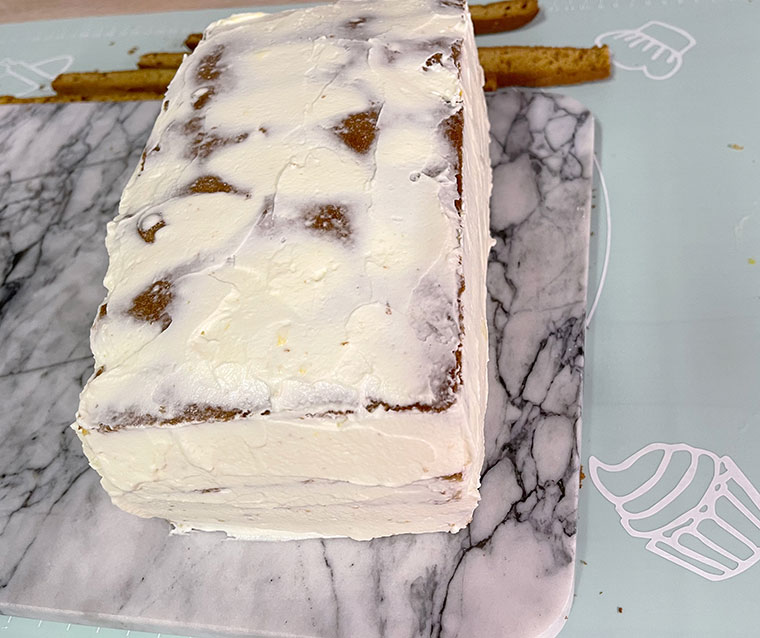 Pomarańczowy tort jak chmurka