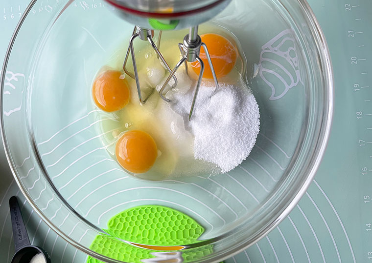 Pomarańczowy tort jak chmurka