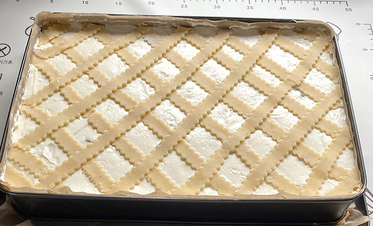 Sernik z tradycyjną kratką