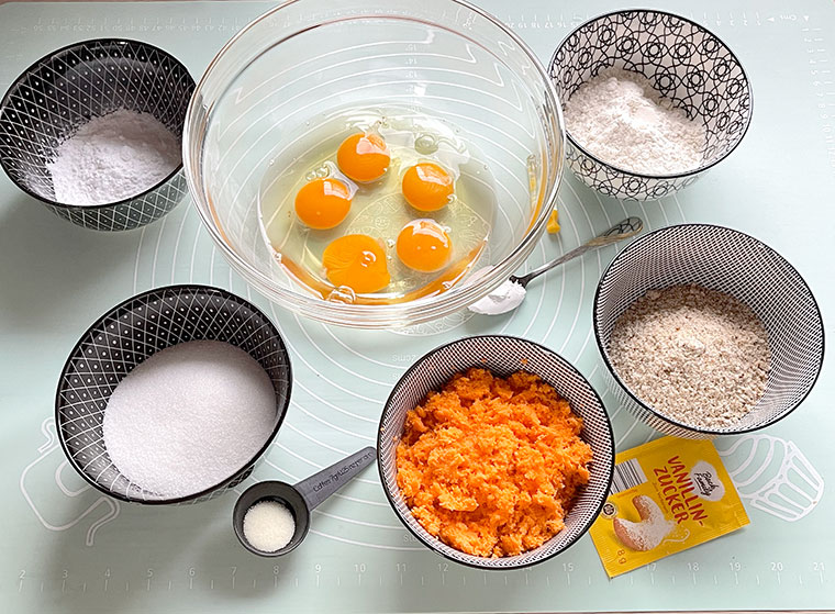 Tort jabłkowy - bezowy