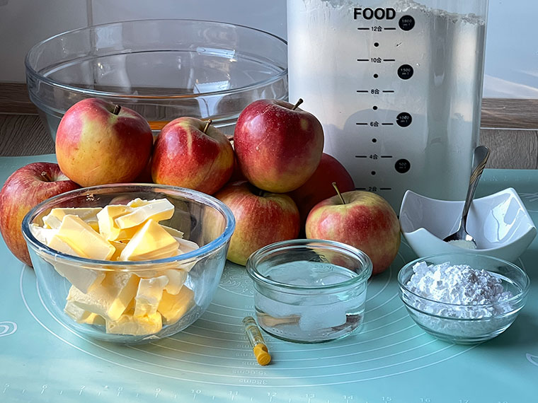 Tort jabłkowy - bezowy- składniki