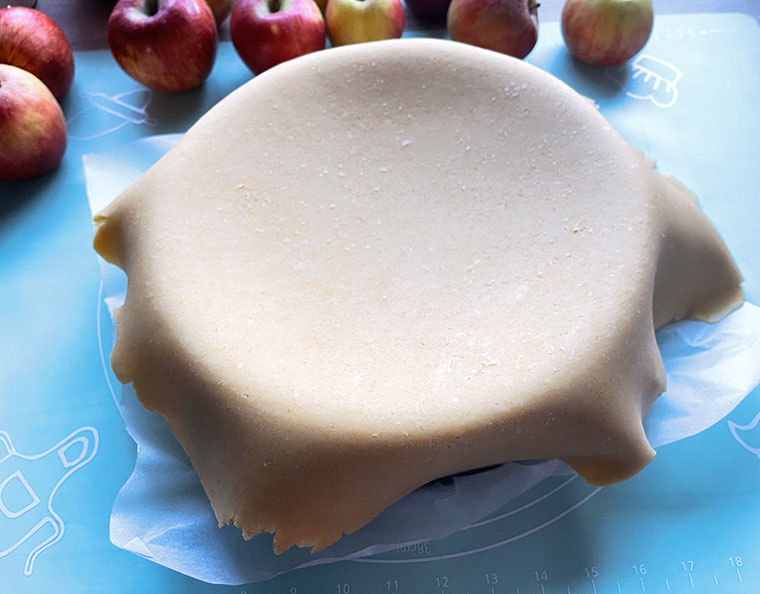 Tort jabłkowy - bezowy