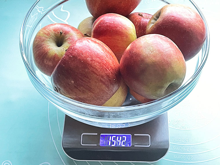 Tort jabłkowy - bezowy