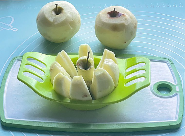 Tort jabłkowy - bezowy