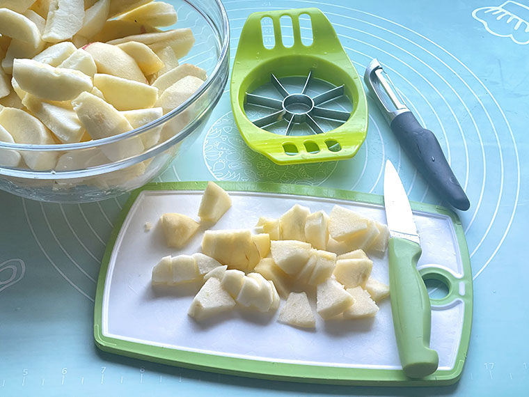 Tort jabłkowy - bezowy