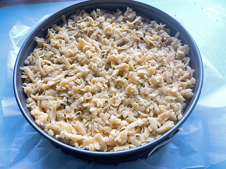 Tort jabłkowy - bezowy