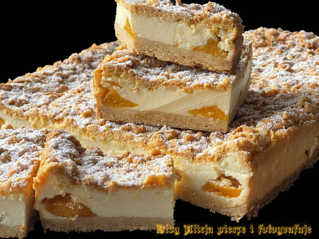 Jogurtowy sernik z brzoskwiniami