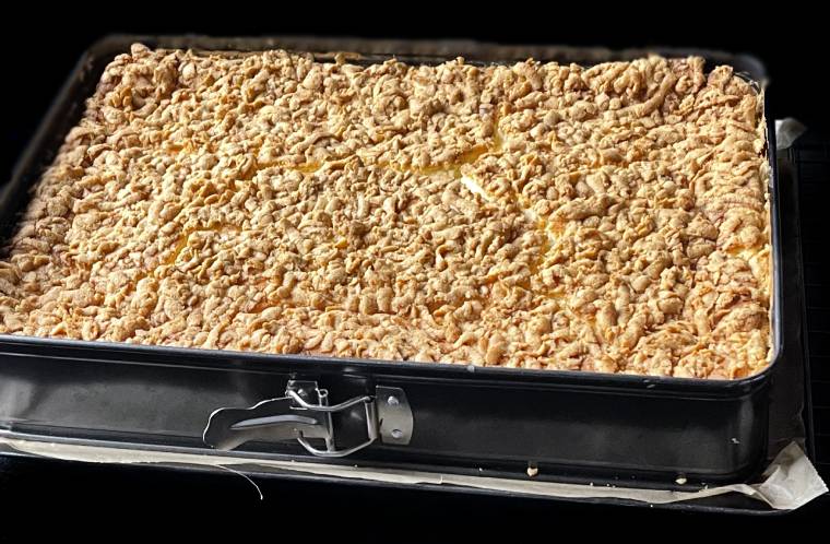 Jogurtowy sernik z brzoskwiniami