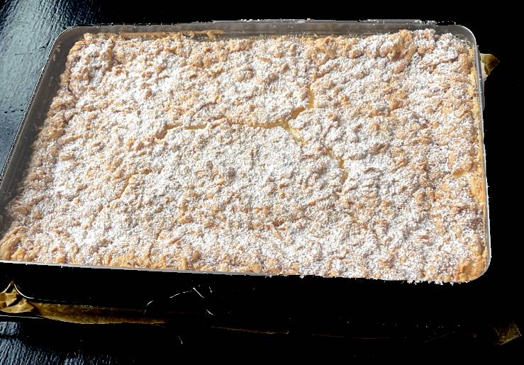 Jogurtowy sernik z brzoskwiniami